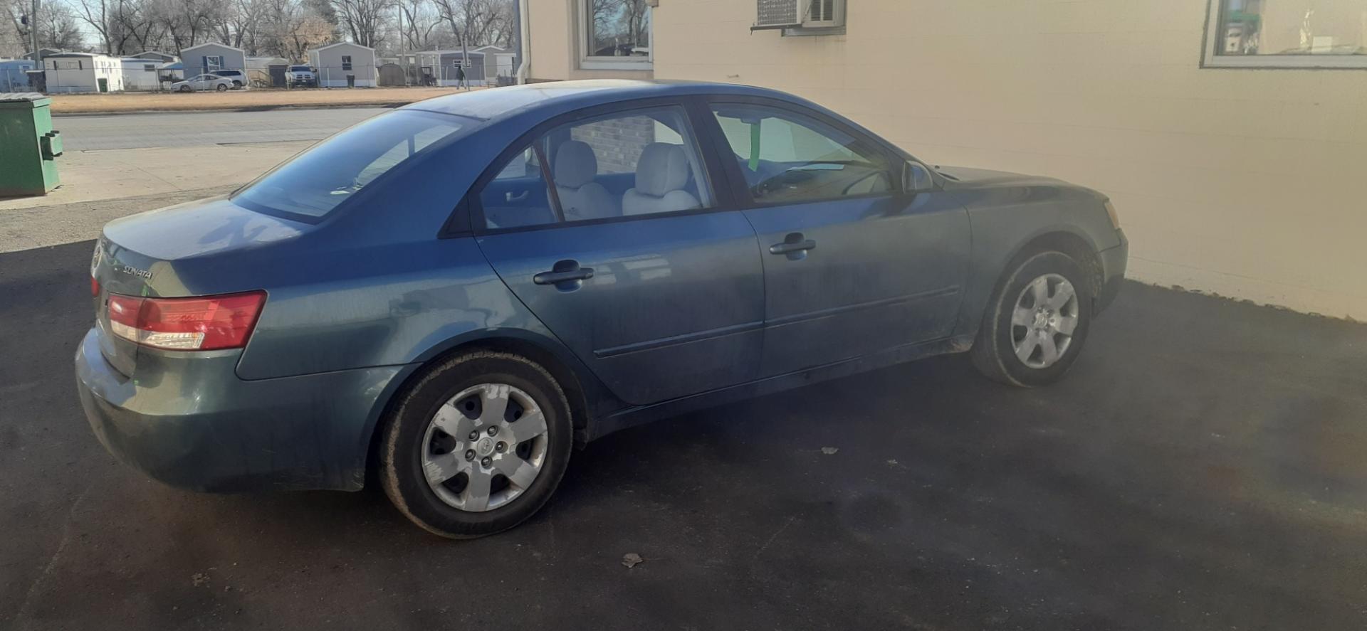 2006 Hyundai Sonata (KMHET46C36A) with an L4, 2.4L engine, 5-Speed Manual transmission, located at 2015 Cambell Street, Rapid City, SD, 57701, (605) 342-8326, 44.066433, -103.191772 - CARFAX AVAILABLE - Photo#6